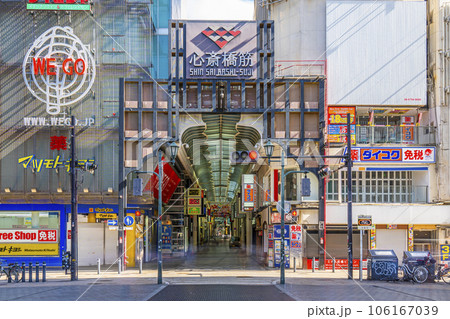 大阪ミナミ　心斎橋筋商店街　早朝　夏 106167039