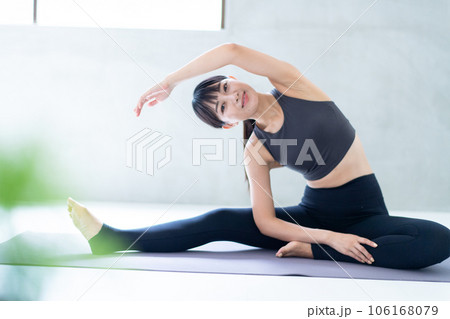 トレーニングをする女性 トレーニングをする女性 106168079
