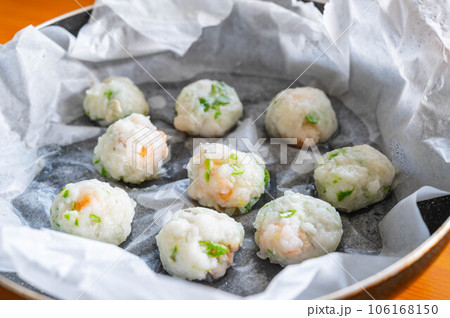 フライパンで簡単蒸し　海老しんじょ 106168150