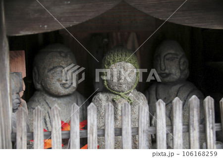 秋の上越高田の風景 お地蔵さんの祠 秋の上越高田の風景 お地蔵さんの祠 106168259