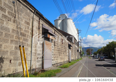 小樽倉庫街、古い石積みの倉庫 小樽倉庫街、古い石積みの倉庫 106168438