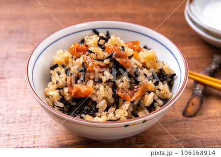 梅ひじきご飯 106168914