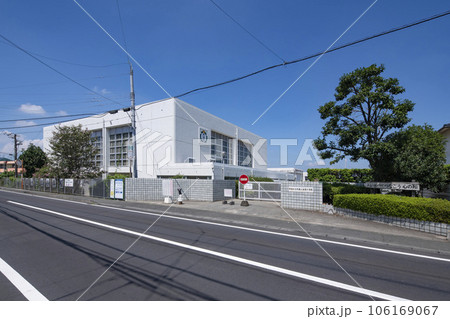 武蔵ヶ丘北小学校校門 106169067