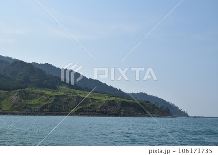 海から見た金華山の風景　宮城 106171735