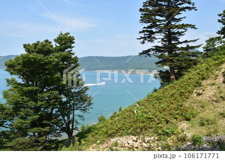 夏の金華山の風景　宮城 106171771