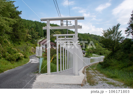 岡山県新見市 女人高野・済渡寺白龍の白い千本鳥居 岡山県新見市 女人高野・済渡寺白龍の白い千本鳥居 106171803