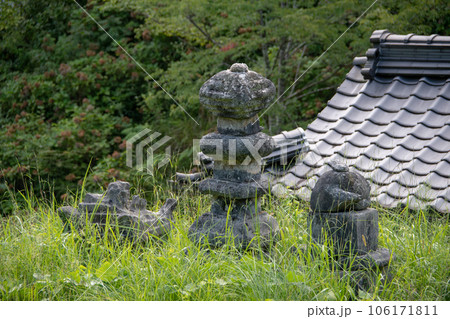 岡山県新見市 女人高野・済渡寺 空海のお供白龍の塚 岡山県新見市 女人高野・済渡寺 空海のお供白龍の塚 106171811