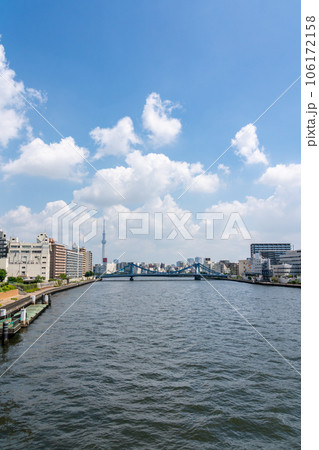 【東京都】東京スカイツリーと清洲橋 106172158