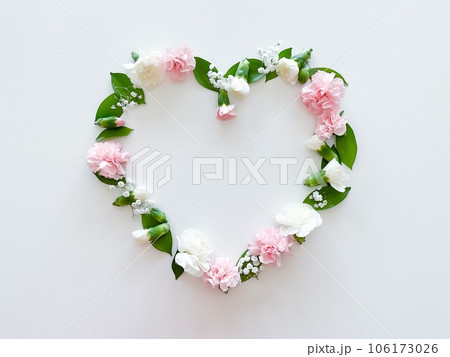 Frame in form of heart from pink, white carnations 106173026