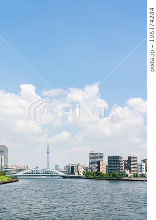 【東京都】東京スカイツリーと永代橋（8月） 106174284