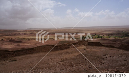 アイット・ベン・ハドゥ、頂上の景色【モロッコ】 アイット・ベン・ハドゥ、頂上の景色【モロッコ】 106174379