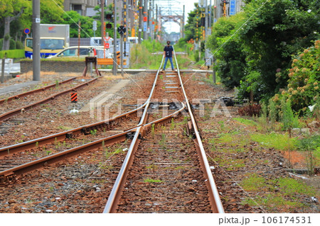 山口県 宇部新川駅の線路にて 106174531
