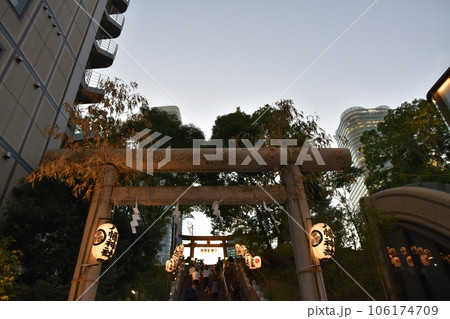 お祭りの日の神社　東京 106174709
