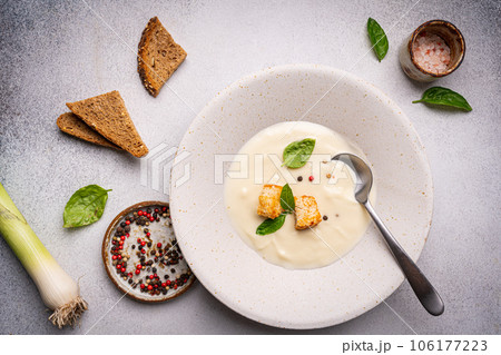 Creamy cauliflower soup 106177223