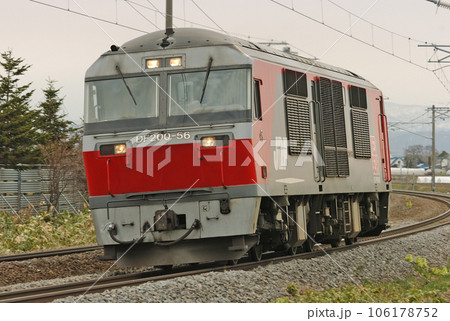 函館本線　深川ー納内　JR貨物　DF200-56（鷲別） 106178752