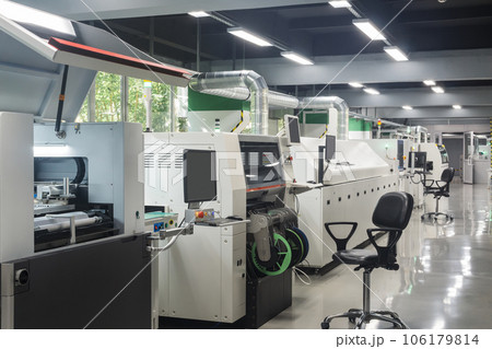 workshop with production line for printed circuit board, automatic chip mounter 106179814