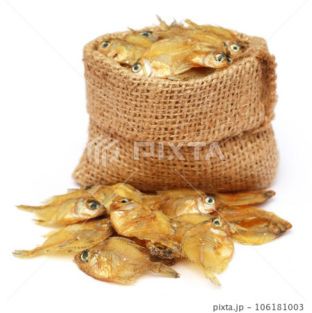 Dried Elongate glassy perchlet in a sack bag Dried Elongate glassy perchlet in a sack bag 106181003