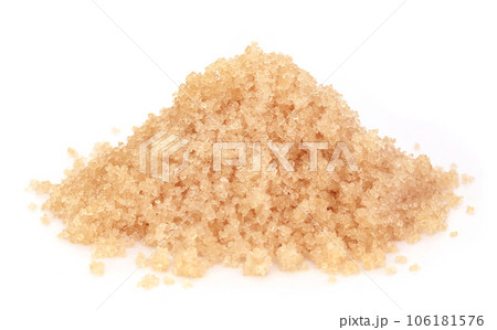 Coarse crystals of brown sugar 106181576
