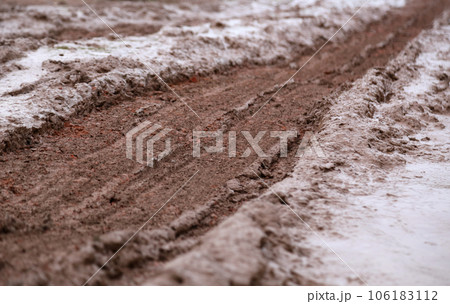 Muddy road 106183112