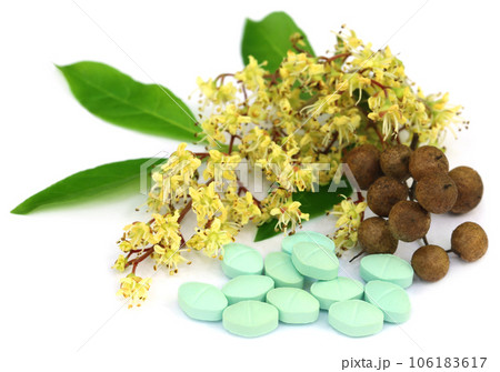 Herbal pills with henna 106183617