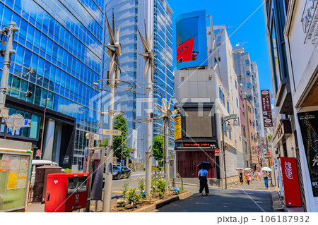 東京 渋谷区 裏原宿のおしゃれな街並み(原宿通り) 東京 渋谷区 裏原宿のおしゃれな街並み(原宿通り) 106187932