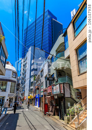 東京 渋谷区 裏原宿のおしゃれな街並み(原宿通り) 東京 渋谷区 裏原宿のおしゃれな街並み(原宿通り) 106187938