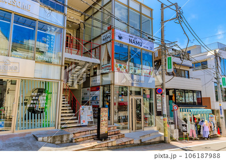 東京 渋谷区 裏原宿のおしゃれな街並み(旧渋谷川遊歩道路、キャットストリート) 東京 渋谷区 裏原宿のおしゃれな街並み(旧渋谷川遊歩道路、キャットストリート) 106187988