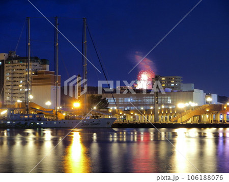 静岡県　清水港から見る日本平花火大会　7月 106188076
