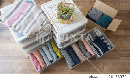 服の整理整とん|衣替え・断捨離イメージ 服の整理整とん|衣替え・断捨離イメージ 106188373