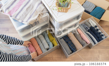服の整理整とん|衣替え・断捨離イメージ 服の整理整とん|衣替え・断捨離イメージ 106188374