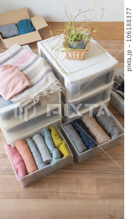 服の整理整とん|衣替え・断捨離イメージ 服の整理整とん|衣替え・断捨離イメージ 106188377