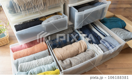 服の整理整とん|衣替え・断捨離イメージ 服の整理整とん|衣替え・断捨離イメージ 106188381