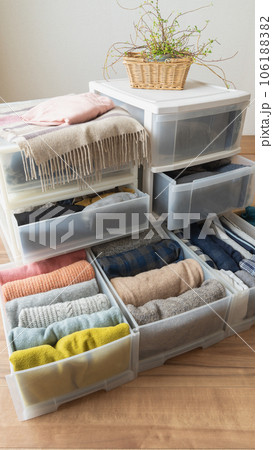 服の整理整とん｜衣替え・断捨離イメージ 106188382