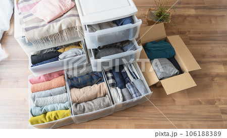 服の整理整とん|衣替え・断捨離イメージ 服の整理整とん|衣替え・断捨離イメージ 106188389
