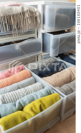 服の整理整とん｜衣替え・断捨離イメージ 106188401