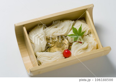 竹の器にそうめん 竹の器にそうめん 106188500