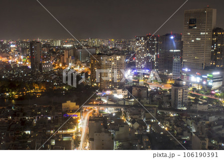 高いビルから見た夜景 106190391