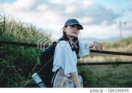 旅をしている女性バックパッカー 旅をしている女性バックパッカー 106190849