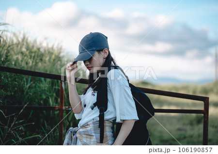 旅をしている女性バックパッカー 旅をしている女性バックパッカー 106190857