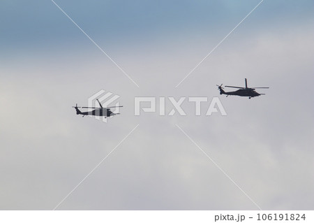 航空自衛隊芦屋基地の救難ヘリコプターUH-60J 106191824