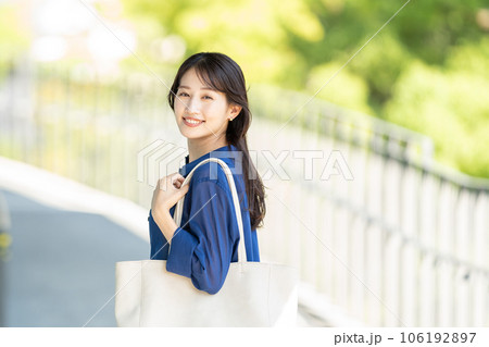 若いビジネスウーマン 106192897