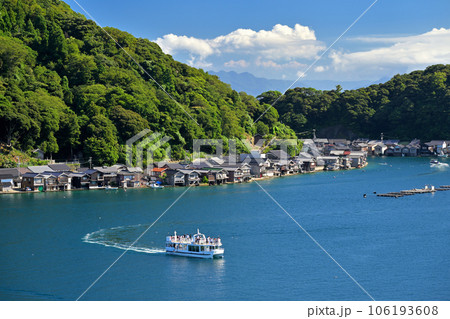 伊根の舟屋 展望台からの眺め(京都府与謝郡伊根町) 伊根の舟屋 展望台からの眺め(京都府与謝郡伊根町) 106193608