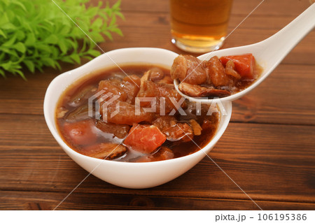 牛すじ煮込み 106195386