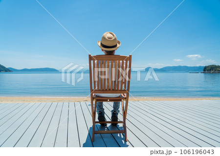 海にある白いテラス 106196043