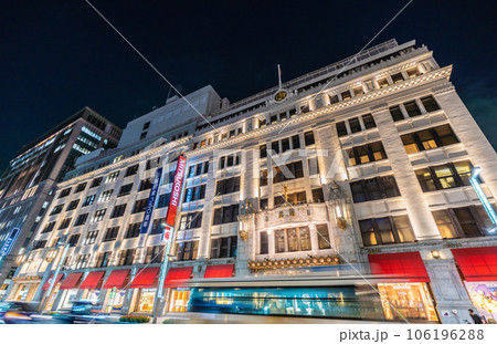 日本の東京都市景観 東京・日本橋。三越や室町二丁目の交差点周辺などを望む 日本の東京都市景観 東京・日本橋。三越や室町二丁目の交差点周辺などを望む 106196288