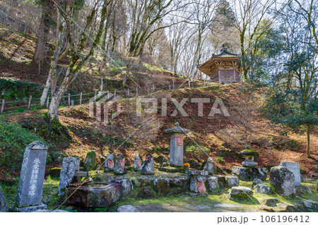 足助町飯森山の太子堂と参栄禅師供養塔（愛知県豊田市） 106196412