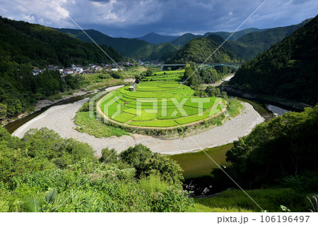あらぎ島(和歌山県有田郡有田川町) あらぎ島(和歌山県有田郡有田川町) 106196497