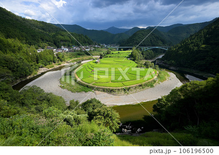 あらぎ島(和歌山県有田郡有田川町) あらぎ島(和歌山県有田郡有田川町) 106196500