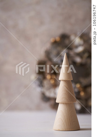 卓上クリスマスツリーとリース クリスマスイメージ 卓上クリスマスツリーとリース クリスマスイメージ 106196747