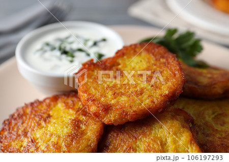 Lunch tasty food concept - delicious hash browns 106197293
